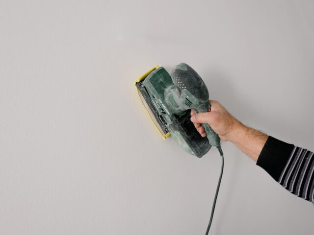 Cómo preparar una pared antes de pintar y evitar errores desde el inicio